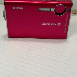 Nikon COOLPIX S9 6.1 Digital Camera No Charger Untested